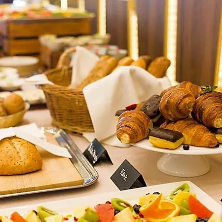 Topart Hotel